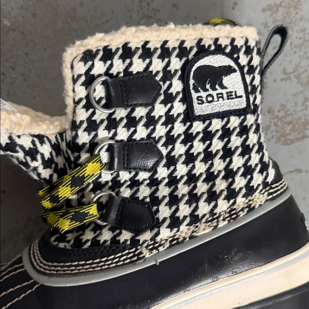 Sorel Black and Cream Winter Boots, 7 - Picture 6 of 12
